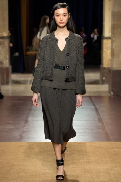Look 15